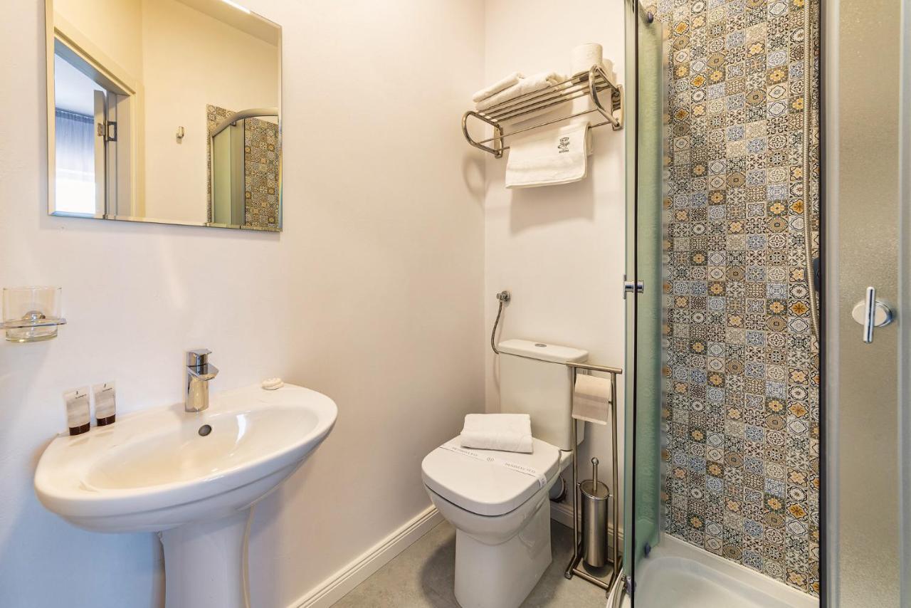 ויקטוריה Saga Rooms מראה חיצוני תמונה